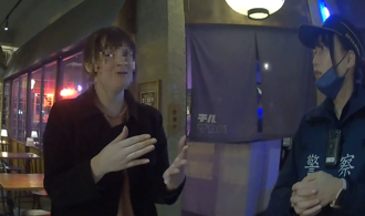 外籍女師忘記帶錢超尷尬 台中警現身即時解圍