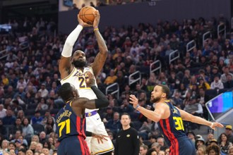 NBA》詹皇、一眉皆摘凶猛雙十 湖人作客擊退勇士3連勝