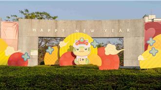 嘉市蛇年迎春佈置超吸睛 公園市集熱鬧滾滾