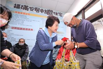 台中女媧主燈被稱「醜得很可愛」 盧秀燕：親自去看