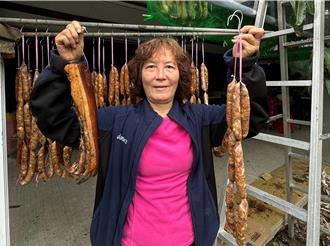 眷村風味再現！虎尾建國眷村曬臘肉、灌香腸迎新春