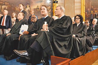拒為政治服務 美大法官立榜樣