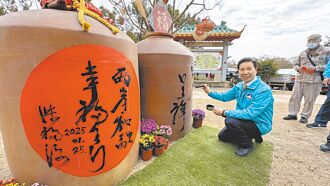 金门 假日花市挥毫 陈福海唱和两岸