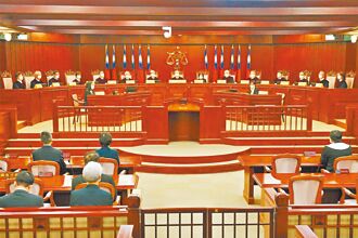 大法官跌落神壇