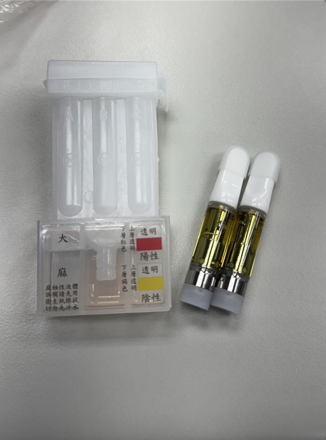 警方逮捕林男涉嫌在网路上贩卖含有大麻成分的烟弹。（警方提供）