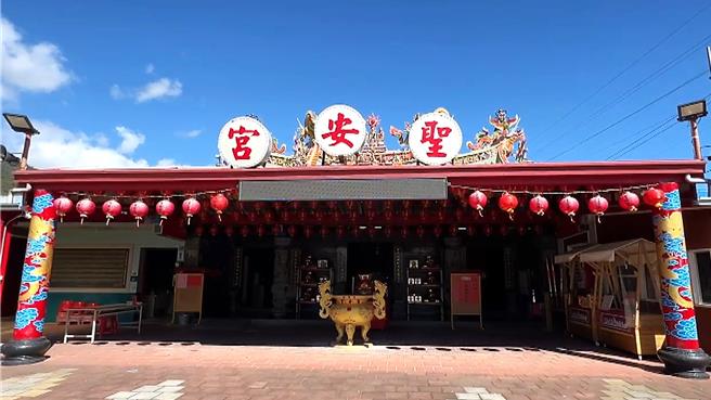 台东县鹿野乡圣安宫结合传统掷筊问卜仪式，首次举办「掷筊比赛」，总奖金高达6万元。（民眾提供／萧嘉蕙台东传真）