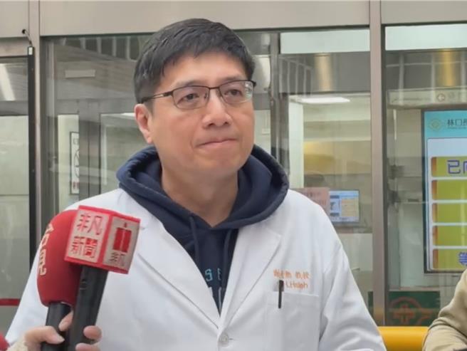 林口长庚外伤急症外科教授谢奇勋今说明5名儿童病况。(蔡依珍摄)
