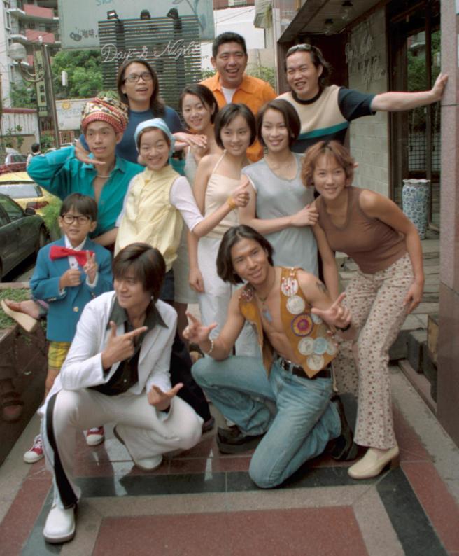 锺国洪（2排左）曾演出电影《神探两个半》。（图／中时资料照）