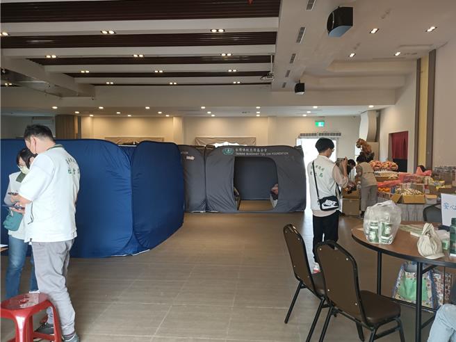 地震造成台南山区楠西、玉井灾情严重，房屋被鑑定为红、黄单住户只能暂时安置在收容所。(曹婷婷摄)