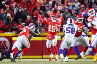 NFL》瞄準3連霸！馬霍姆斯領軍酋長險勝比爾再闖超級盃