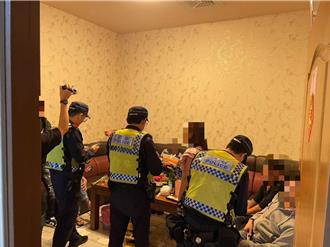 屏東警年前威力掃蕩 查獲槍毒詐賭及10名通緝犯