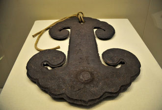 陸小學敲廢棄鐵板當下課鈴 專家一看嚇壞：努爾哈赤的