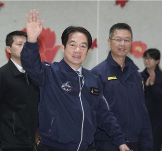 總統賴清德赴中正一分局慰勉  贈加菜金並獲贈客製化紀念品