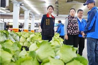 花蓮除夕前蔬果供應足  菜價微下跌、應景水果上漲17％