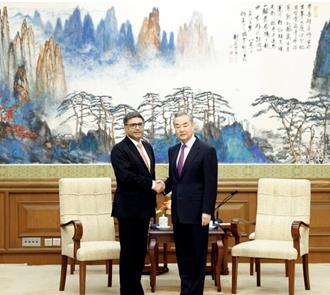 会见印度外交秘书 王毅：中印要相互理解、相互支持、相互成就