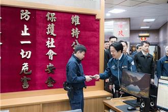赖清德小年夜慰问警察海巡   感谢第一线人员年节坚守岗位