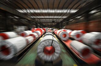 鋼鐵景氣多空並存 川普成變數