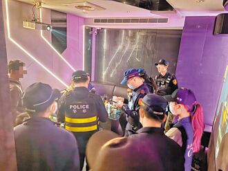 高雄威力掃蕩 逮5通緝犯破賭場