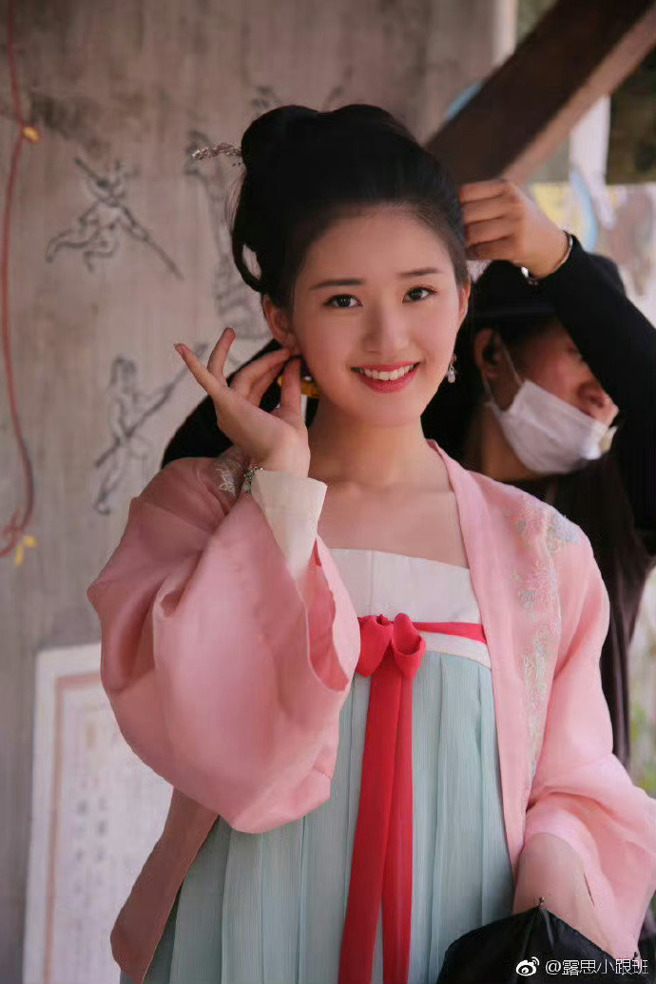 赵露思首部主演的古装剧为《哦！我的皇帝陛下》。（图／翻摄自微博）