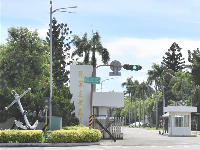 海軍左營後勤支援指揮部一名曾姓士官長被共諜、前空軍上校劉聖恕引誘到軍艦上裝GPS，曾雖未同意，但也未依規定呈報遭軍方汰除，提行政訴訟被判敗訴。（本報資料照片／郭良傑高雄傳真）