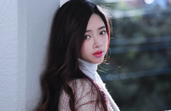 乐天女孩曲曲27日发布单曲〈一步之差〉。（图／IG@chuyi_77）