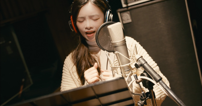 乐天女孩曲曲27日发布单曲〈一步之差〉。（图／曲曲提供）