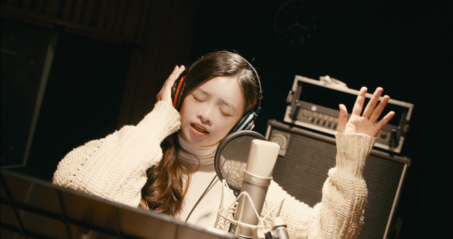 乐天女孩曲曲27日发布单曲〈一步之差〉。（图／曲曲提供）