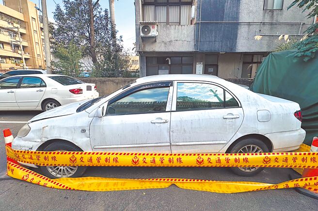 竹东三环帮大哥刘宪治遭枪击身亡，凶嫌使用的白色丰田轿车是权利车，车主目前在监服刑，成为缉凶「断点」。（新竹县警局提供／罗浚滨新竹传真）