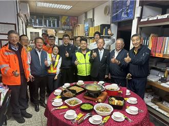 台鐵人春節堅守崗位 董座赴花蓮伴同仁圍爐