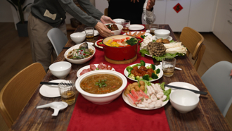 好孤單...年夜飯只有自己一人吃 他秀菜色一票妹子暈船：想嫁了