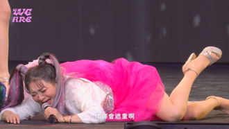 王彩樺除夕慘摔！晚會合唱獻舞 360度轉身跌成四腳朝天