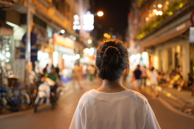 宛如电影《醉后大丈夫》的反差情节，在网路上掀起讨论。（示意图。图：shutterstock/达志）