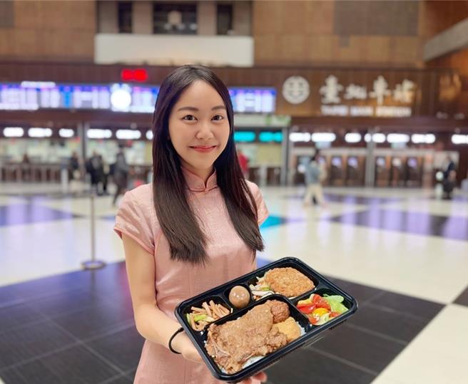 台铁公司特别推出春节期间限定「迎春纳福开运便当」。（台铁提供）