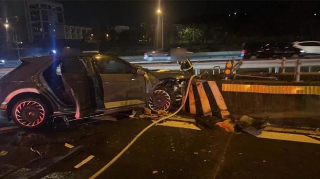 杨梅休息站火烧车4死4伤，展女昏迷指数3恢復到7转送三总。(中时资料库)