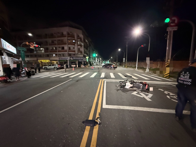 昨（27）日晚间9时30分许，高雄市鼓山三路与铭传路口发生一起惊险车祸！（图警方提供／简铭柱翻摄）