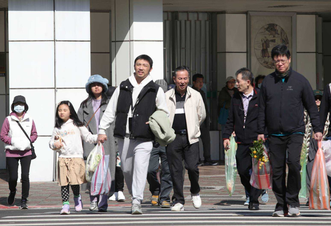 29日清晨寒流加上輻射冷卻影響，天氣還是非常寒冷，新北、苗栗、台中及彰化有局部6度以下低溫的機率。（示意圖／王英豪攝） 