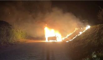 池上男不明原因放火燒車 幸車內無人