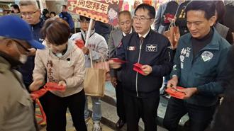 過年不打烊！林俊憲、陳亭妃除夕夜天壇發紅包拜年