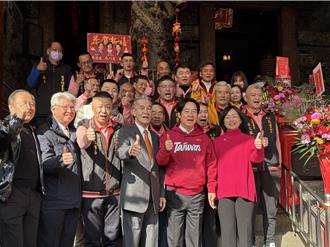 赖清德大年初一赴万里参拜 林右昌、苏巧慧陪同