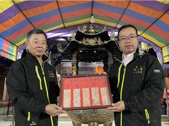 虎山巖抽出國運籤 伸港福安宮首發1美元紅包迎新年