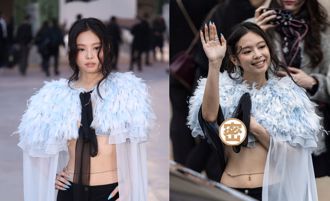 Jennie 1举手内衣位移险走光！现身巴黎大秀腰线超迷人