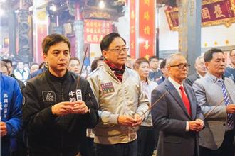 張善政新春走訪桃園宮廟 發福袋送好運