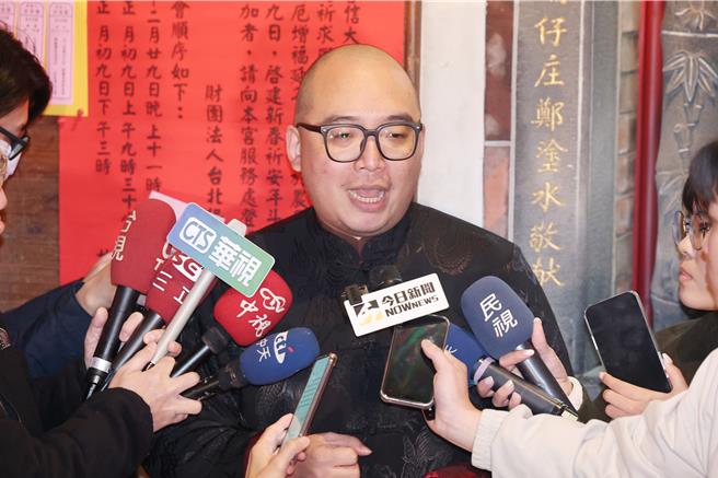 保安宫解籤志工、作家唐墨（林恕全）（见图）针对国运籤表示，国运籤第一首的诗意很好，意旨好东西要经过打磨才会变更好。（杜宜谙摄）