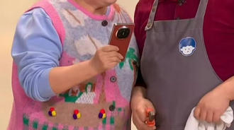 华为多款旗舰手机大手笔置入广告 央视春晚遭指「含华量」极高 