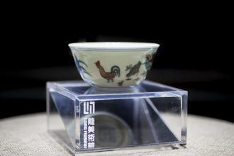 明憲宗特製雞缸杯 送給大17歲寵妃 背後藏殘忍真相