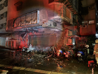 疑煙火釀禍！剛買掛車上突起火　多輛機車遭惡火吞噬