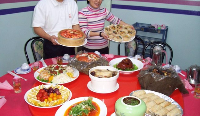 1名有工作在身的人妻，除夕夜独自完成12道料理，未料婆婆没感谢，反而嫌东嫌西。(示意图／资料照)