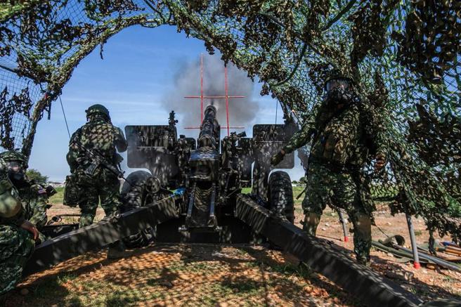 六军团炮兵吸丧尸烟弹，母亲大义灭亲检举，宪兵当场逮人。(示意图/中时资料库)