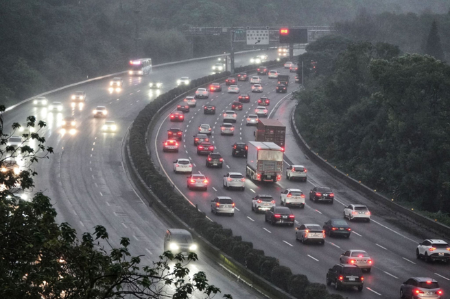 一位網友分享初三國道北上心得，直呼違規狀況比平時多很多。（示意圖／資料照）