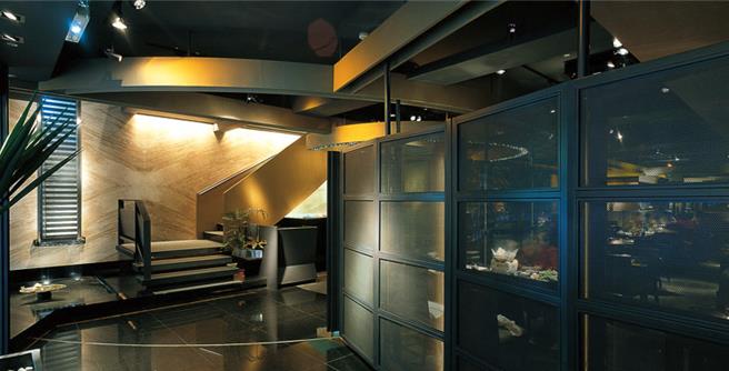 台北三井日本料理店疑似传出食安问题，多名顾客评论表示用餐后上吐下泻，台北市卫生局30日表示尚未接获通报，将会派员稽查。（翻摄自三井日料官网／徐佑升台北传真）